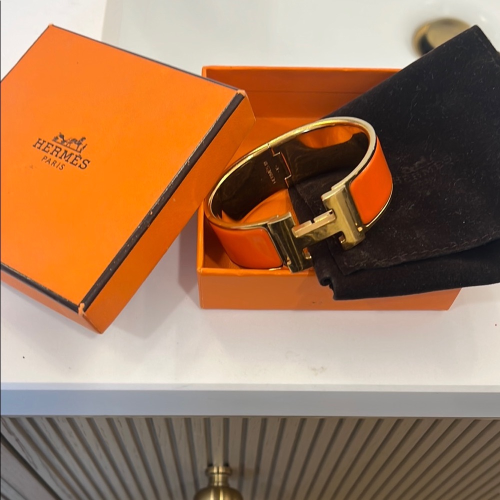 Vintage w/box Hermes Orange Clic Clac H Enamel Bracelet - Great condition